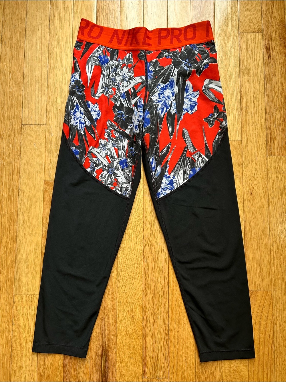 Nike Pro Women’s Large Capri Training Leggings Tights Floral Print Red Black